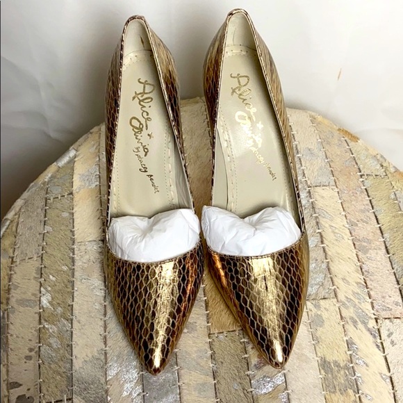 NEW Alice + Olivia New Gold Snake Pattern Dina Pump - Picture 7 of 7